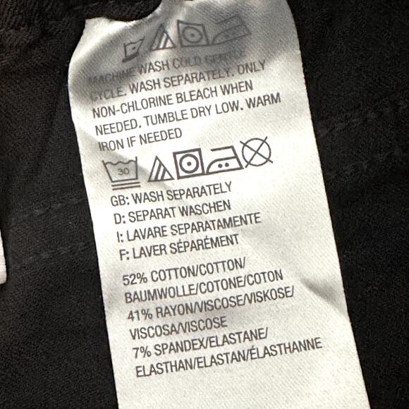 Isaac Mizrahi Live! BLACK Bermuda Stretch Pull On Shorts Womens Size 4 - Picture 7 of 7